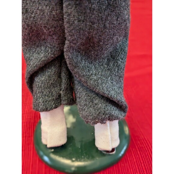 Byers'‎ Choice Caroler Man Holding Santa Flyer Vtg 1997 Retired Christmas Rare - Picture 4 of 7